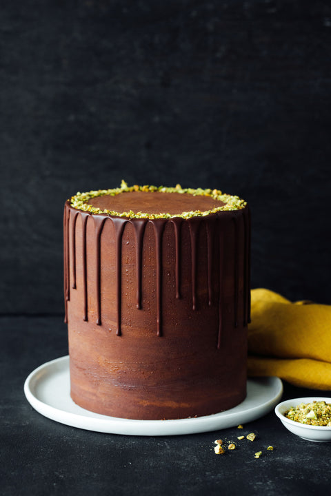 PASTEL DE CHOCOLATE/VAINILLA CON PISTACHE/ALMENDRA