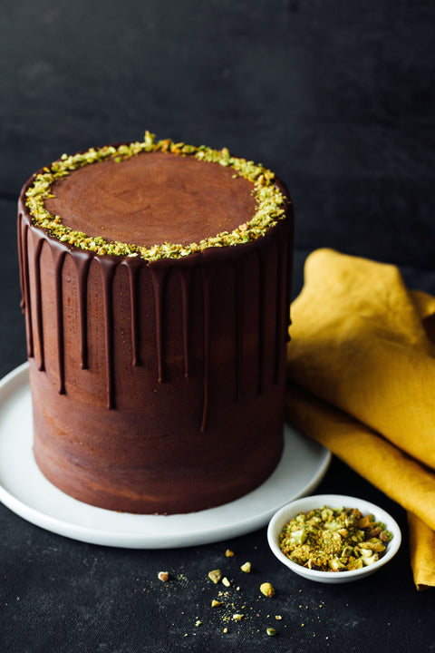 PASTEL DE CHOCOLATE/VAINILLA CON PISTACHE/ALMENDRA
